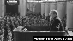 19 августа 1960 г. Генеральный прокурор СССР Роман Руденко во время обвинительной речи в Колонном зале Дома союзов на открытом судебном заседании Военной коллегии Верховного суда СССР по делу американского летчика Френсиса Гэри Пауэрса