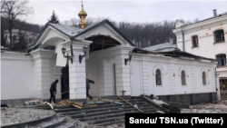 Святогорская лавра после обстрела российскими военными. Святогорск, Донецкая область, 13 марта 2022 года