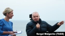 Дмитрий Киселев и спикер МИД России Мария Захарова в Коктебеле, 10 октября 2018 года