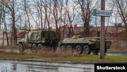 Вооружение сепаратистов на въезде в Донецк в начале апреля