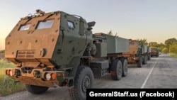 Реактивные системы залпового огня HIMARS на Запорожском направлении. Фото Генштаба ВСУ, обнародованное 4 июля 2022 года